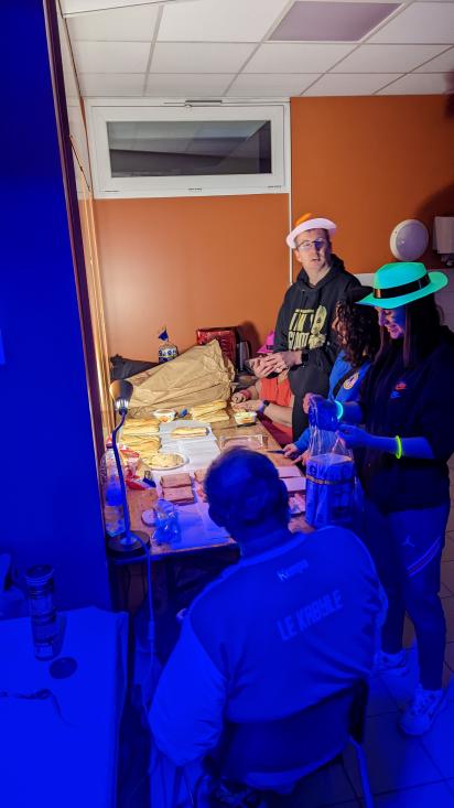 PXL_20221202_185321800